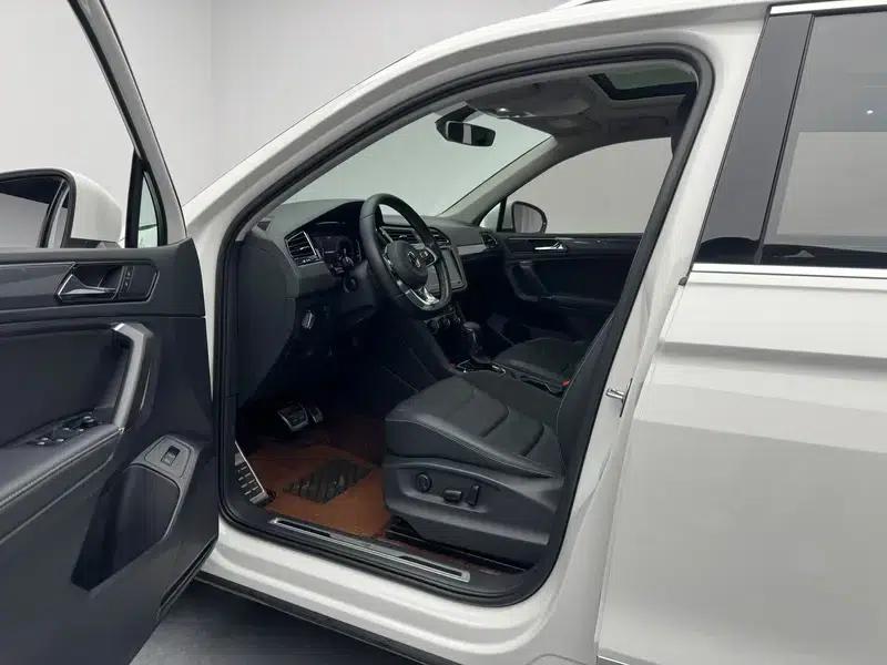 Tiguan L 2021 330TSI Automatic 2WD R-Line Premium Edition — миниатюра 17
