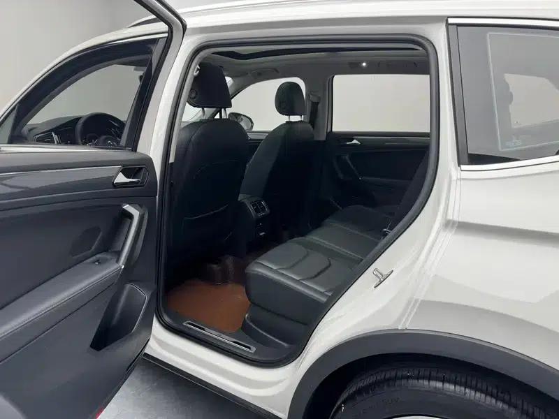 Tiguan L 2021 330TSI Automatic 2WD R-Line Premium Edition — миниатюра 18