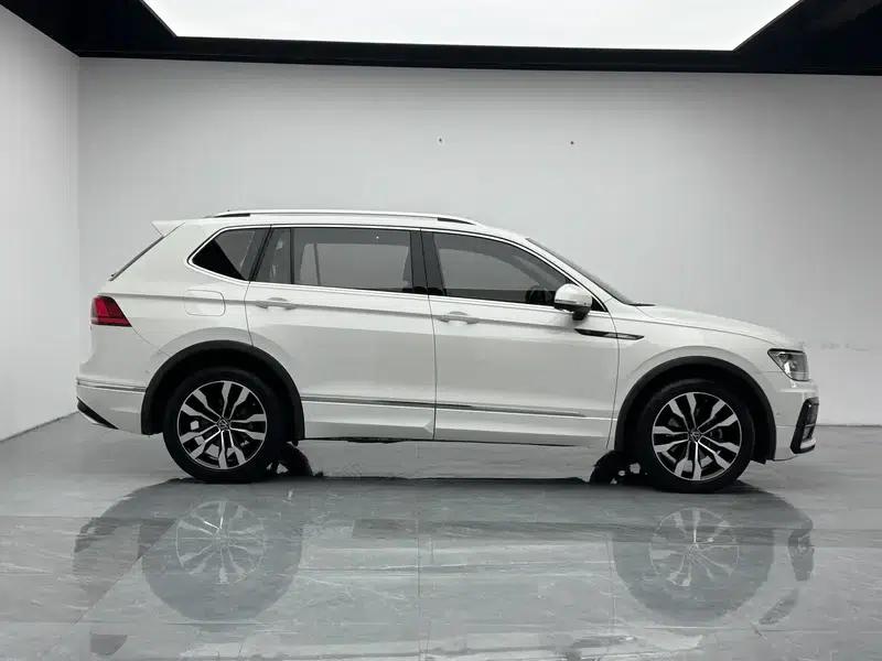 Tiguan L 2021 330TSI Automatic 2WD R-Line Premium Edition — миниатюра 8