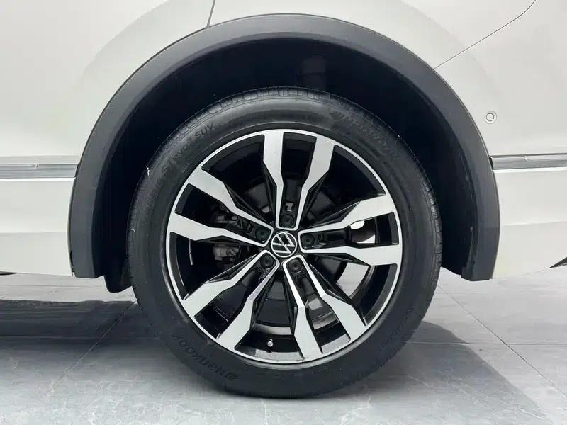 Tiguan L 2021 330TSI Automatic 2WD R-Line Premium Edition — миниатюра 9