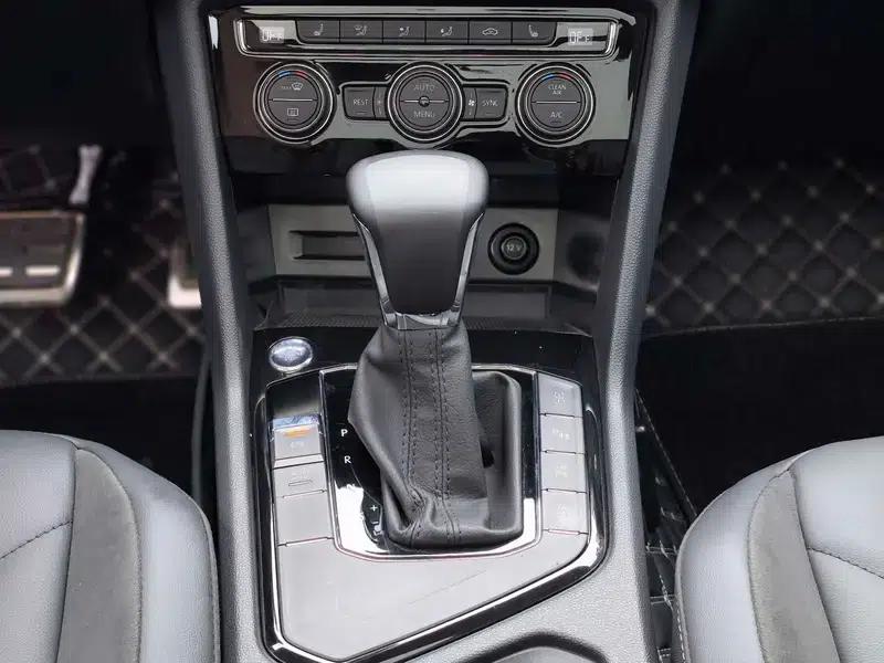 Tiguan L 2021 330TSI Automatic 2WD R-Line Premium Edition — миниатюра 20