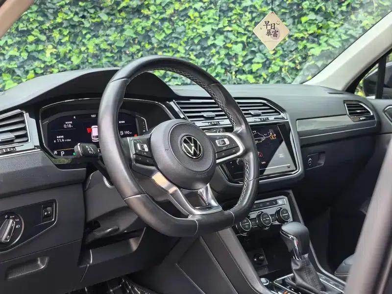 Tiguan L 2021 330TSI Automatic 2WD R-Line Premium Edition — миниатюра 21