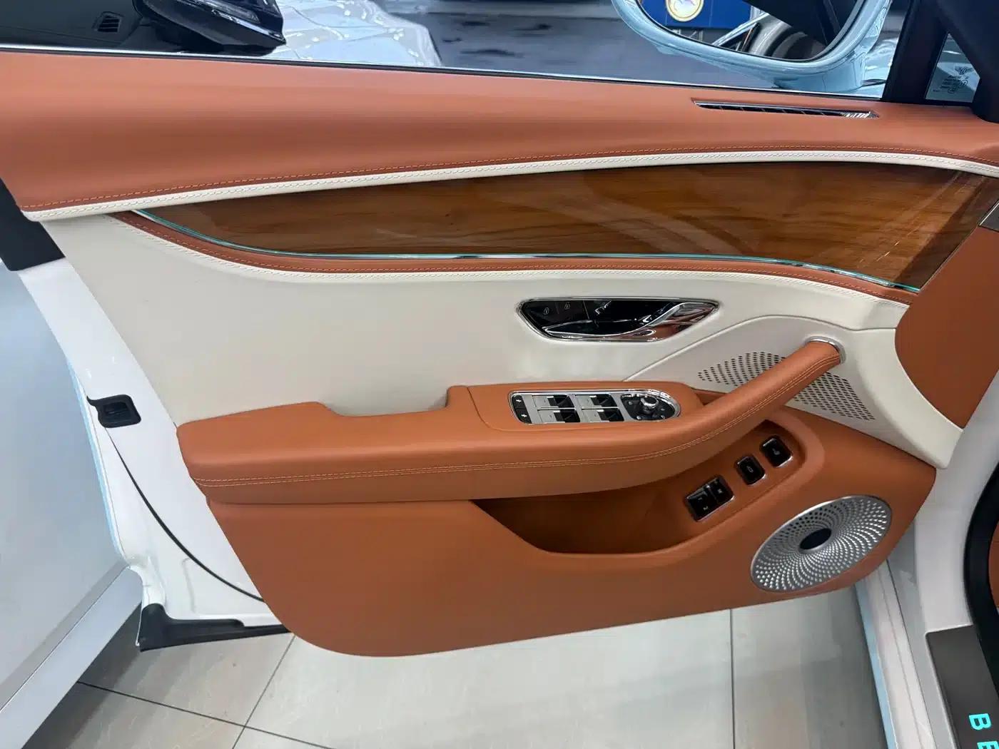 2022 Flying Spur Plug-in Hybrid 2.9T V6 — миниатюра 7
