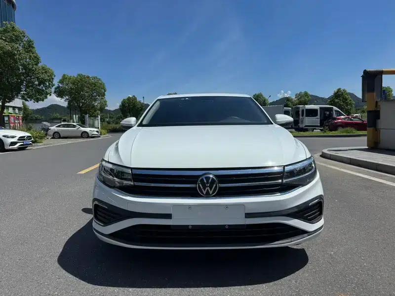 2023 Volkswagen Bora 1.5L Automatic Limited Edition — миниатюра 2