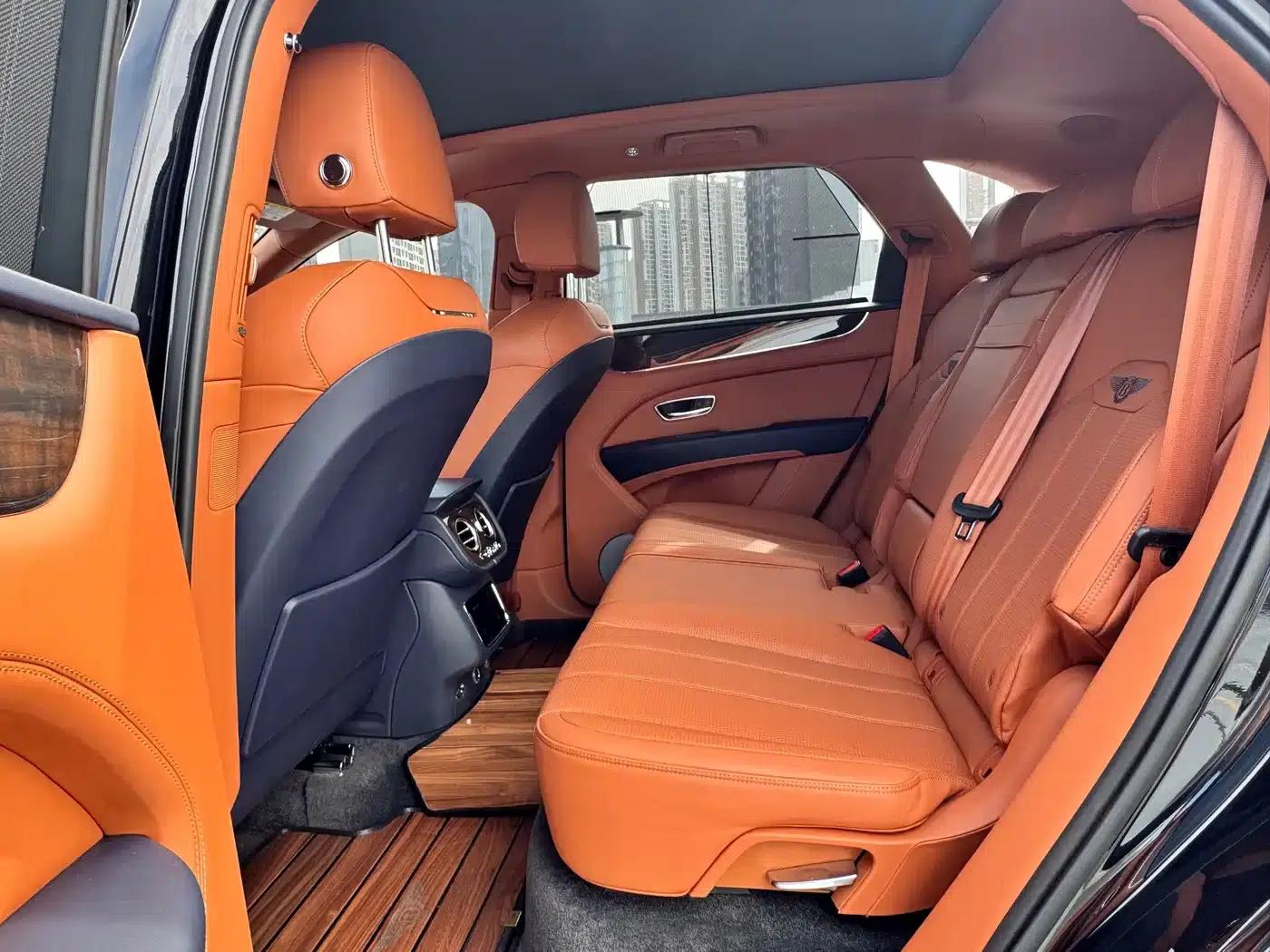 Bentayga Plug-in Hybrid 2021 3.0T PHEV — миниатюра 12