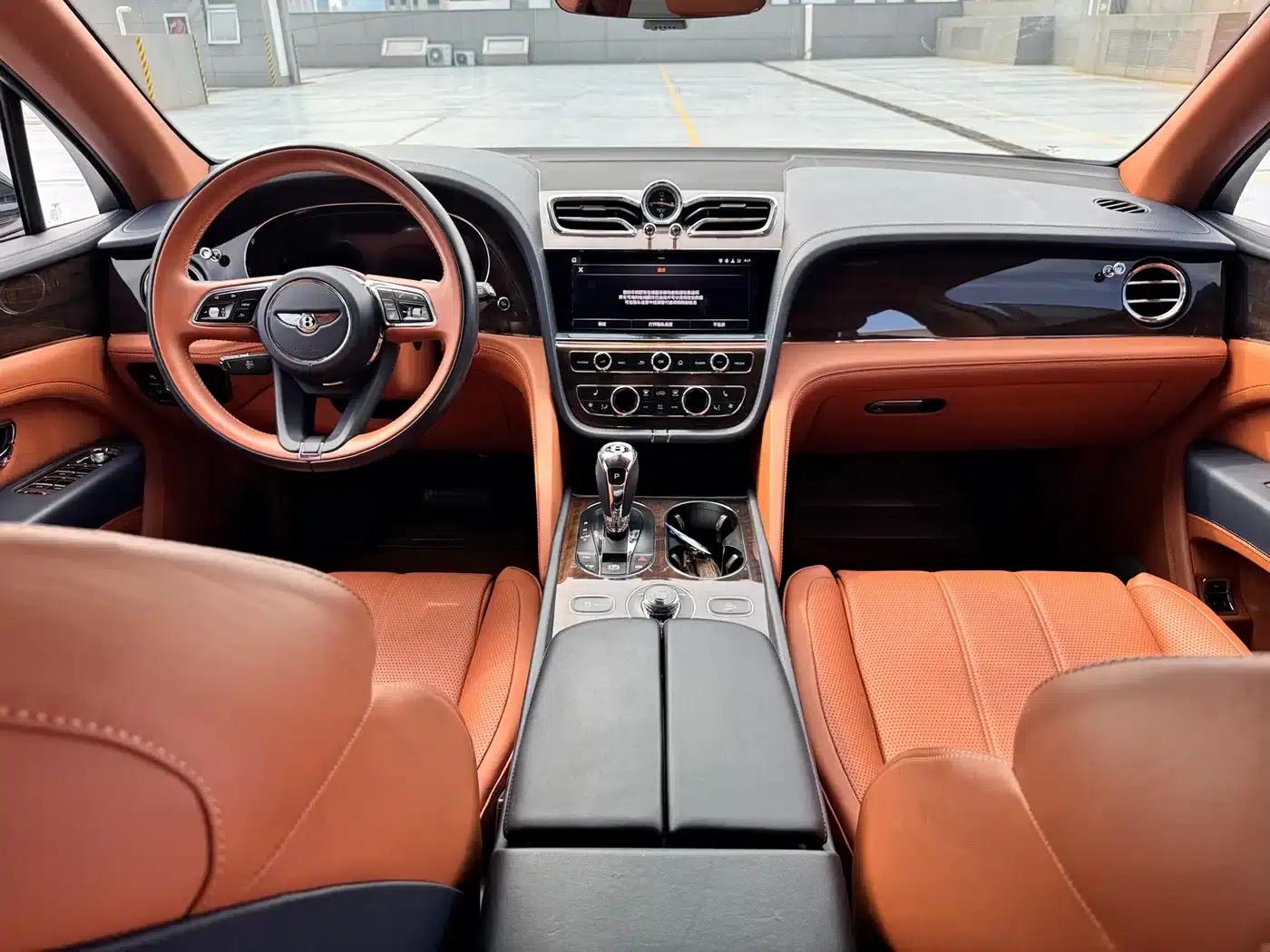 Bentayga Plug-in Hybrid 2021 3.0T PHEV — миниатюра 16