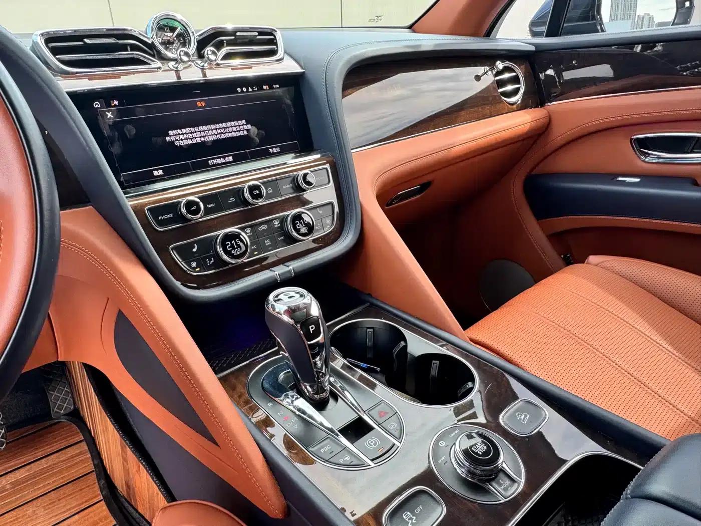 Bentayga Plug-in Hybrid 2021 3.0T PHEV — миниатюра 10