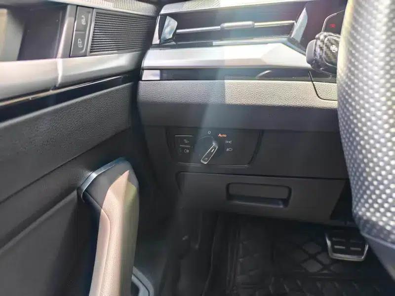 Volkswagen CC 2023 380TSI Striking Edition — миниатюра 10