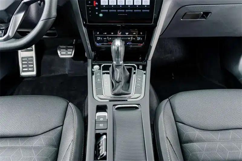 Volkswagen CC 2024 380TSI Striking Edition — миниатюра 16