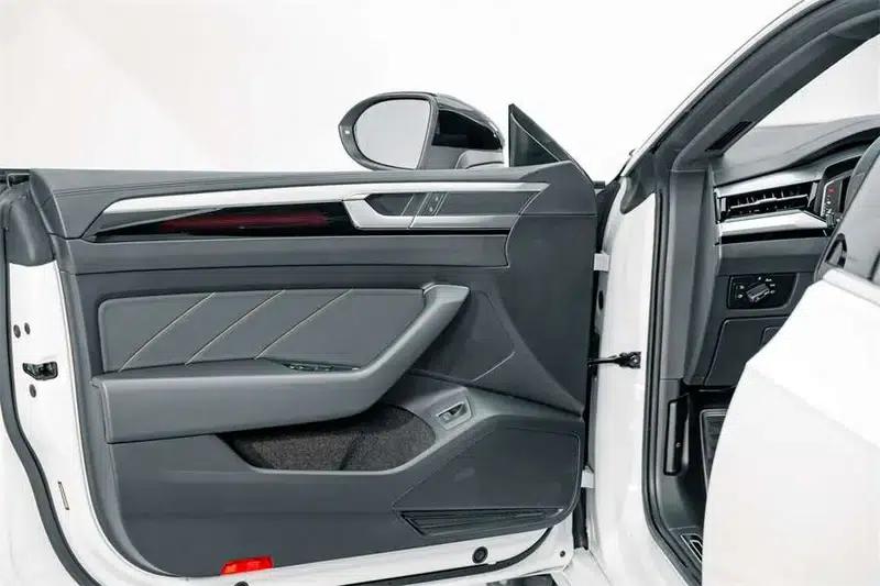 Volkswagen CC 2024 380TSI Striking Edition — миниатюра 9
