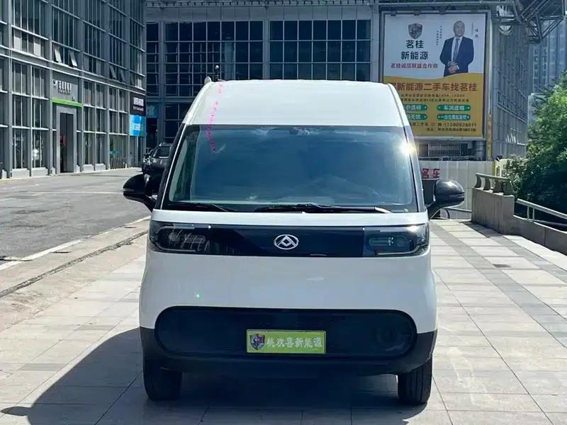 Dana V1 2025 V1+ Long Wheelbase High Roof Multi-functional Edition 62kWh — миниатюра 2