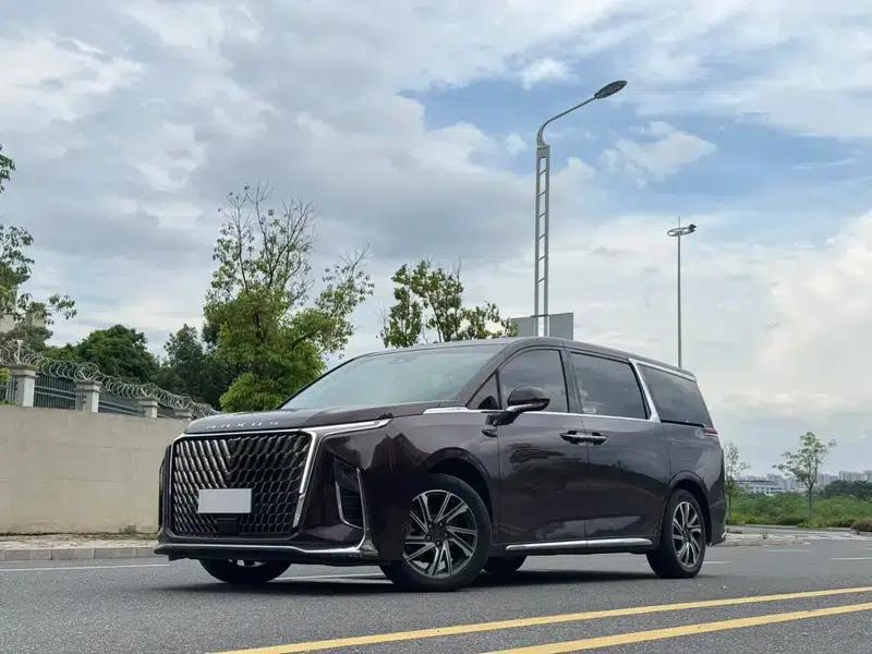 Maxus G90 2022 2.0T Interstellar 7-Seater Edition — миниатюра 1