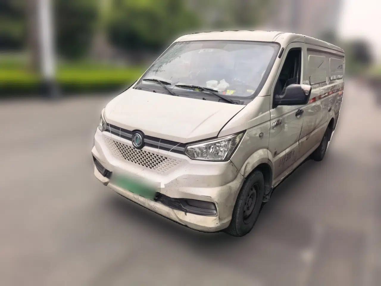 Dongfeng Yufeng EM26 2021 Dongfeng Yufeng EM26, lithium iron phosphate battery, all-electric, 2-seater. All-electric. Automatic transmission. — миниатюра 1