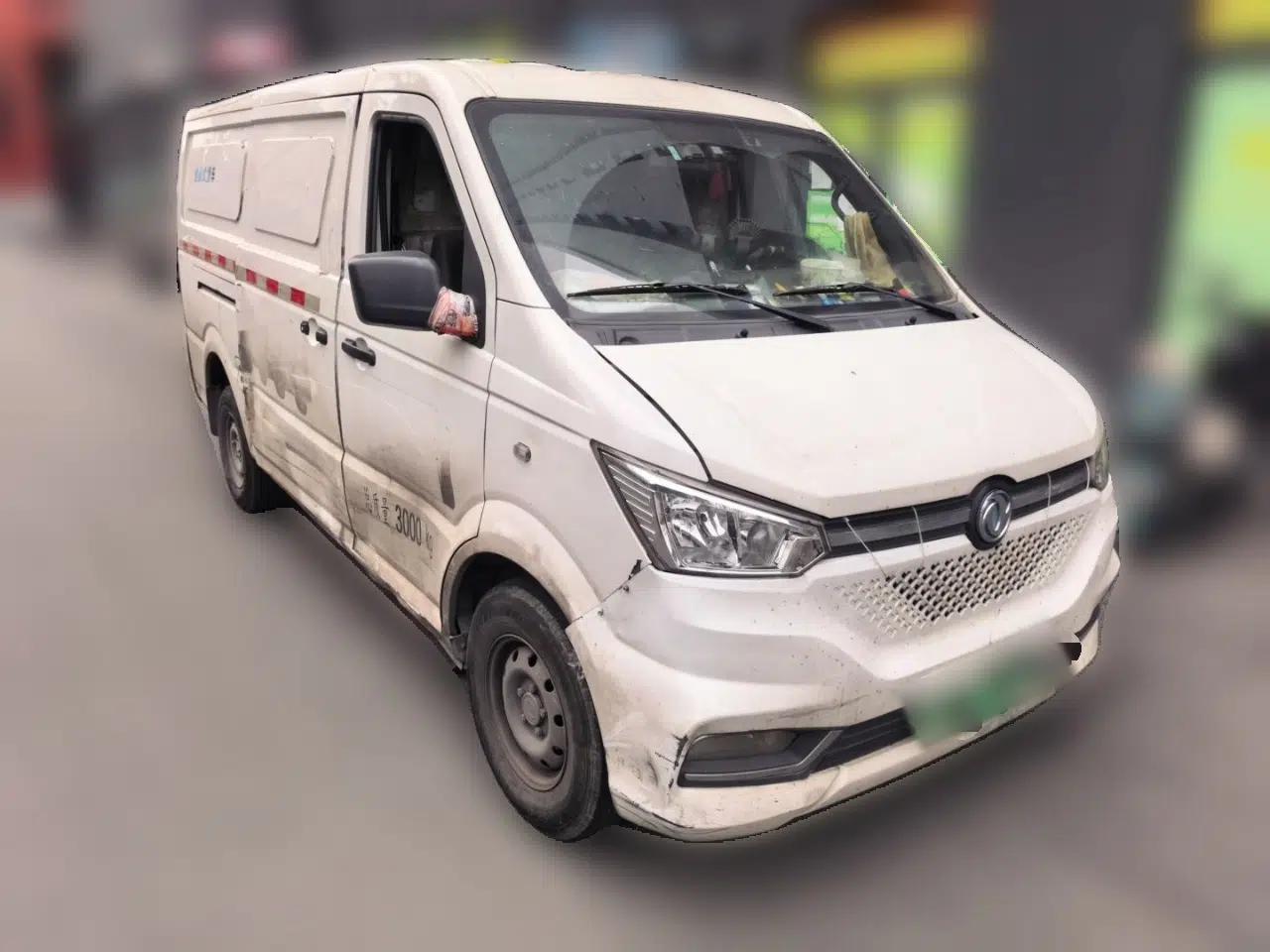 Dongfeng Yufeng EM26 2021 Dongfeng Yufeng EM26, lithium iron phosphate battery, all-electric, 2-seater. All-electric. Automatic transmission. — миниатюра 3