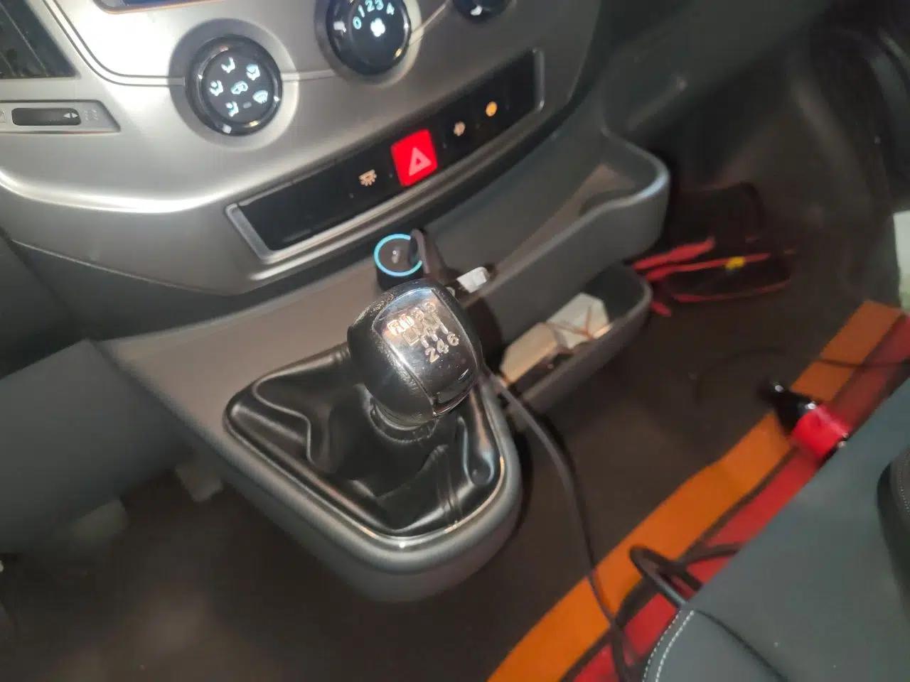 Dongfeng Yufeng 2021 2.0T Value Edition Logistics Vehicle Short Wheelbase Mid-Roof Design 5-9 Seater China VI Emission Standard D20 — миниатюра 14