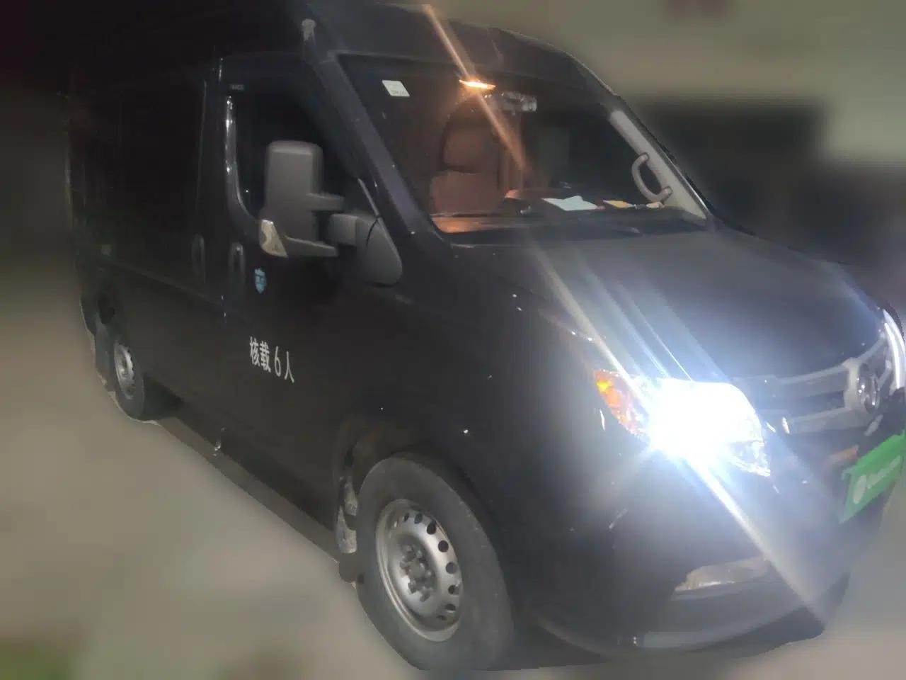 Dongfeng Yufeng 2021 2.0T Value Edition Logistics Vehicle Short Wheelbase Mid-Roof Design 5-9 Seater China VI Emission Standard D20 — миниатюра 3