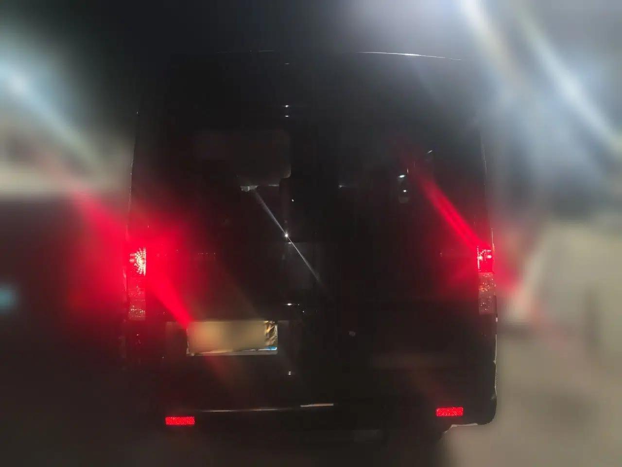 Dongfeng Yufeng 2021 2.0T Value Edition Logistics Vehicle Short Wheelbase Mid-Roof Design 5-9 Seater China VI Emission Standard D20 — миниатюра 5