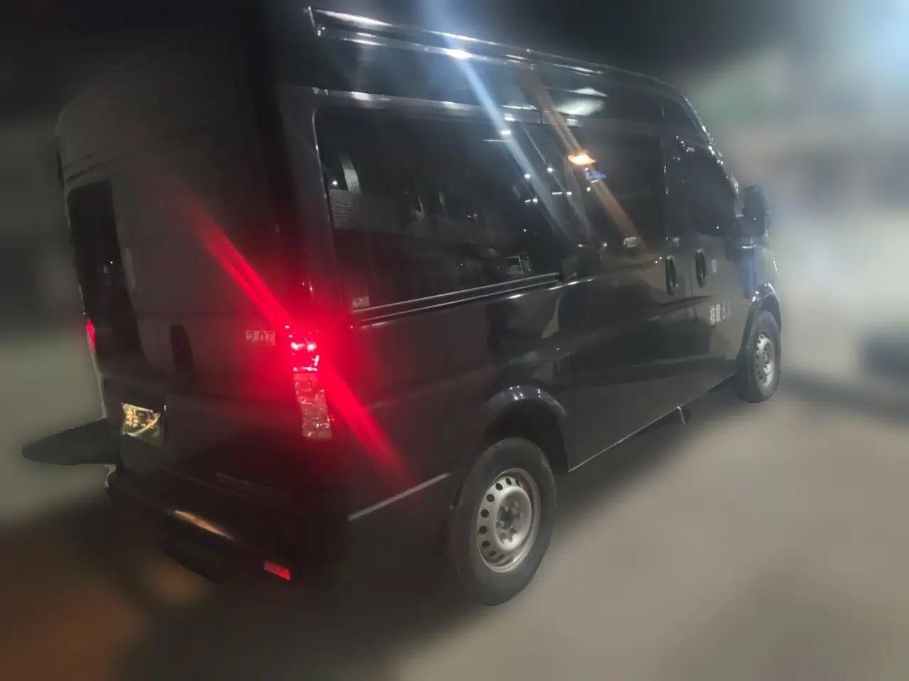 Dongfeng Yufeng 2021 2.0T Value Edition Logistics Vehicle Short Wheelbase Mid-Roof Design 5-9 Seater China VI Emission Standard D20 — миниатюра 6