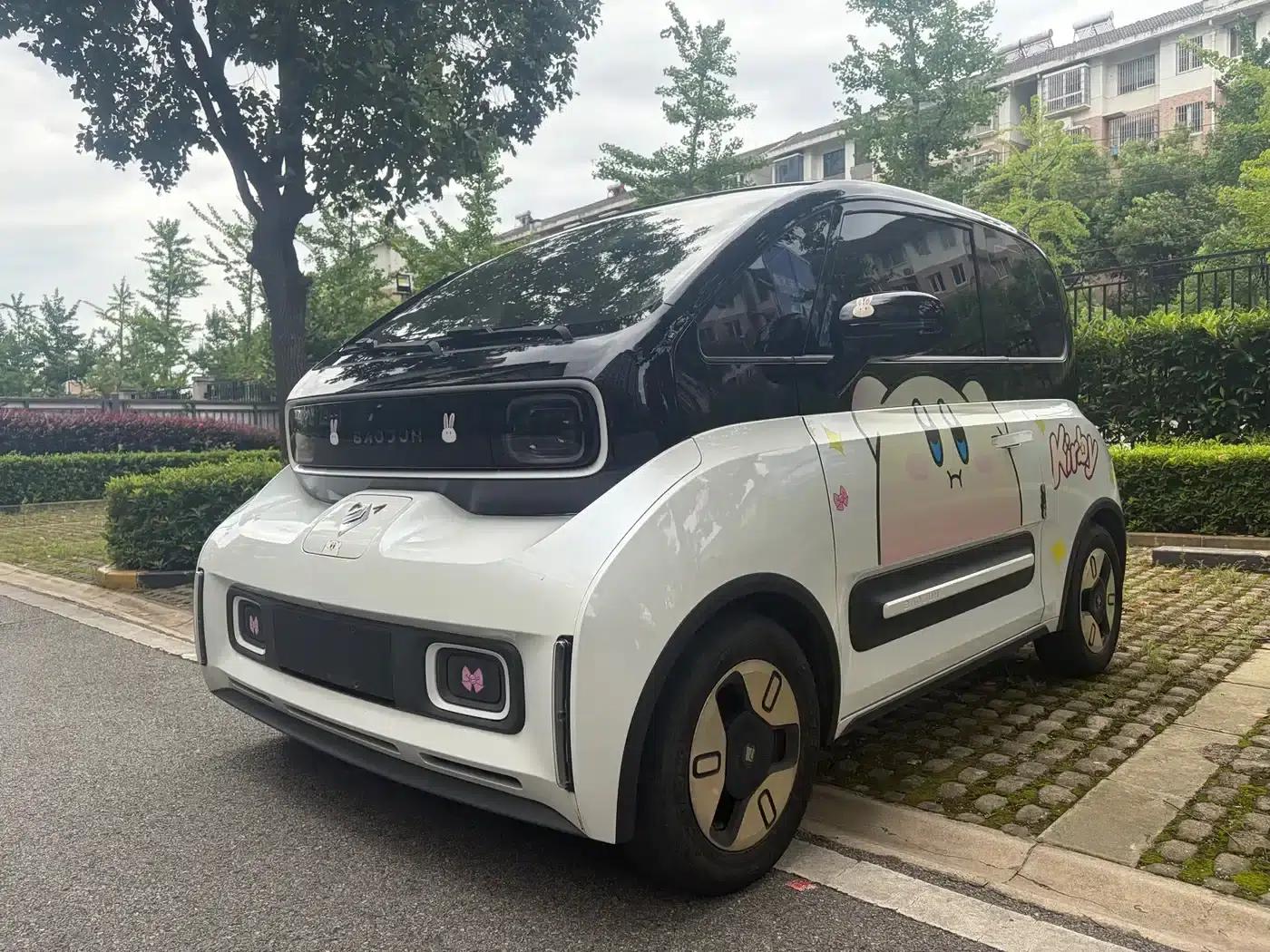 Baojun E300 2020 Plus Interstellar Smart Edition — миниатюра 1