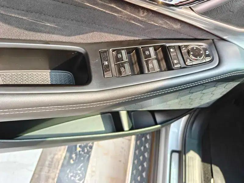 Trumpchi GS8 2022 Dual Engine Series 2.0TM Hybrid 4WD Premium Edition 7-Seater — миниатюра 17