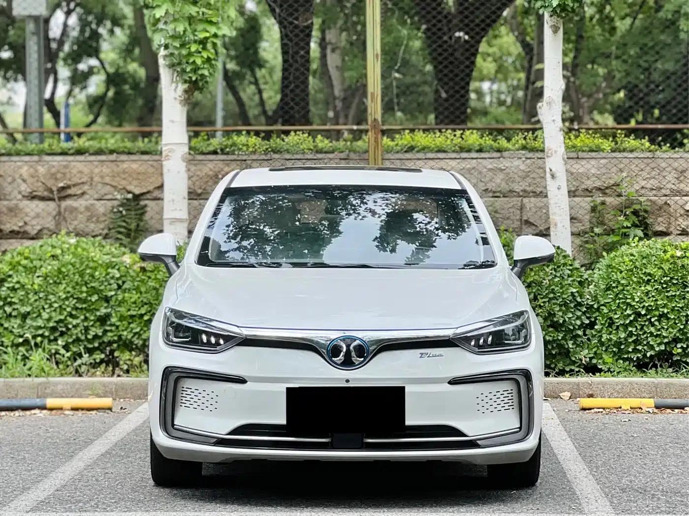 Beijing EU5 2018 R500 Smart Edition — миниатюра 2