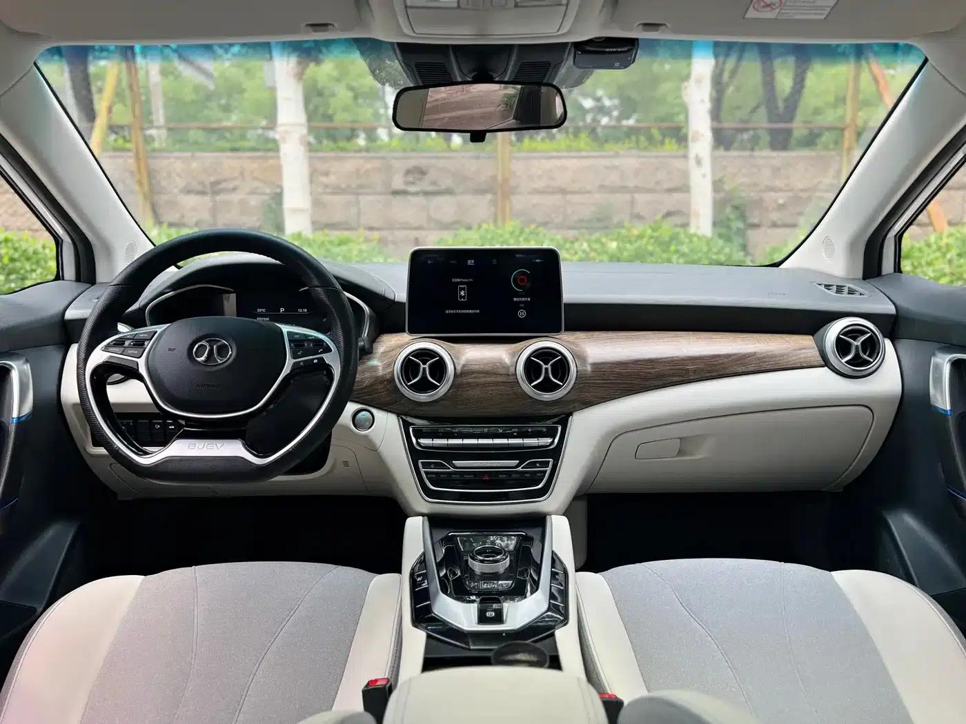 Beijing EU5 2018 R500 Smart Edition — миниатюра 10