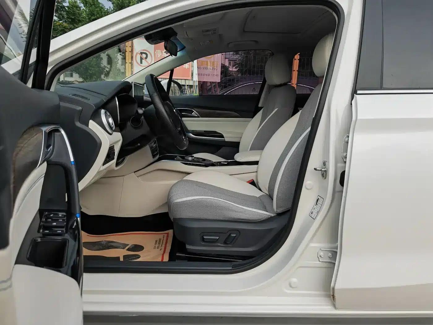 Beijing EU5 2018 R500 Smart Edition — миниатюра 3