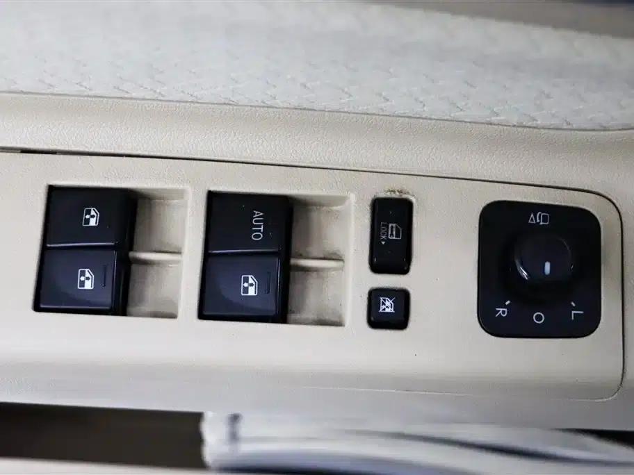 Beijing Automotive E-Series 2013 Sedan 1.5L Automatic Comfort Edition — миниатюра 11