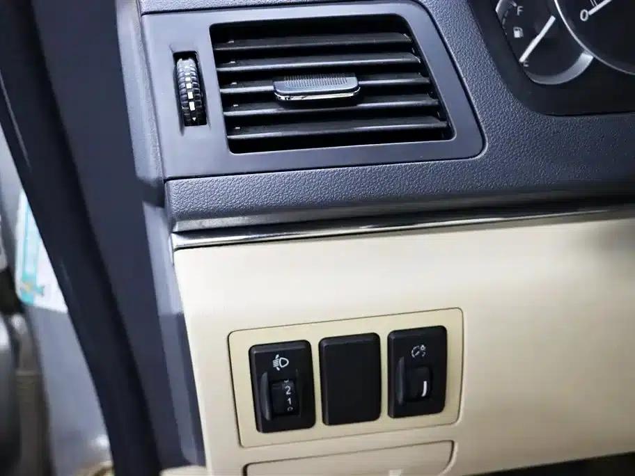 Beijing Automotive E-Series 2013 Sedan 1.5L Automatic Comfort Edition — миниатюра 13