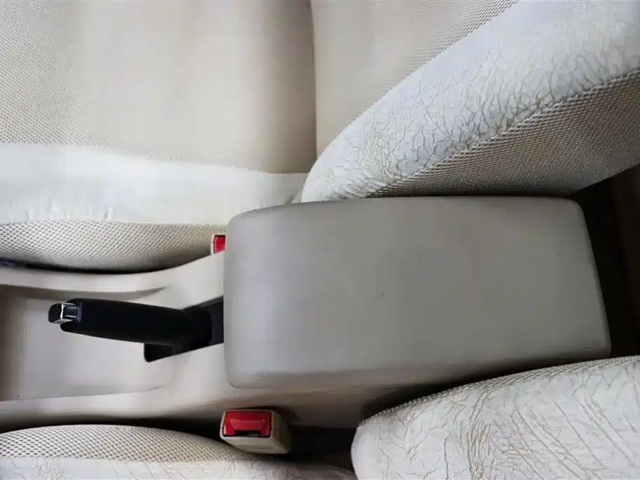 Beijing Automotive E-Series 2013 Sedan 1.5L Automatic Comfort Edition — миниатюра 14