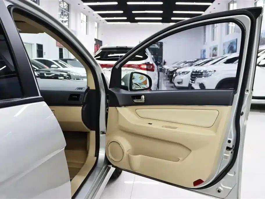 Beijing Automotive E-Series 2013 Sedan 1.5L Automatic Comfort Edition — миниатюра 22