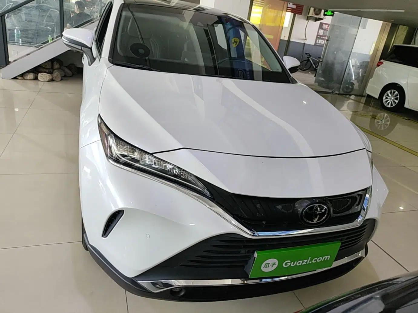 Toyota Harrier 2022 2.0L CVT Two-Wheel Drive Luxury Edition — миниатюра 2
