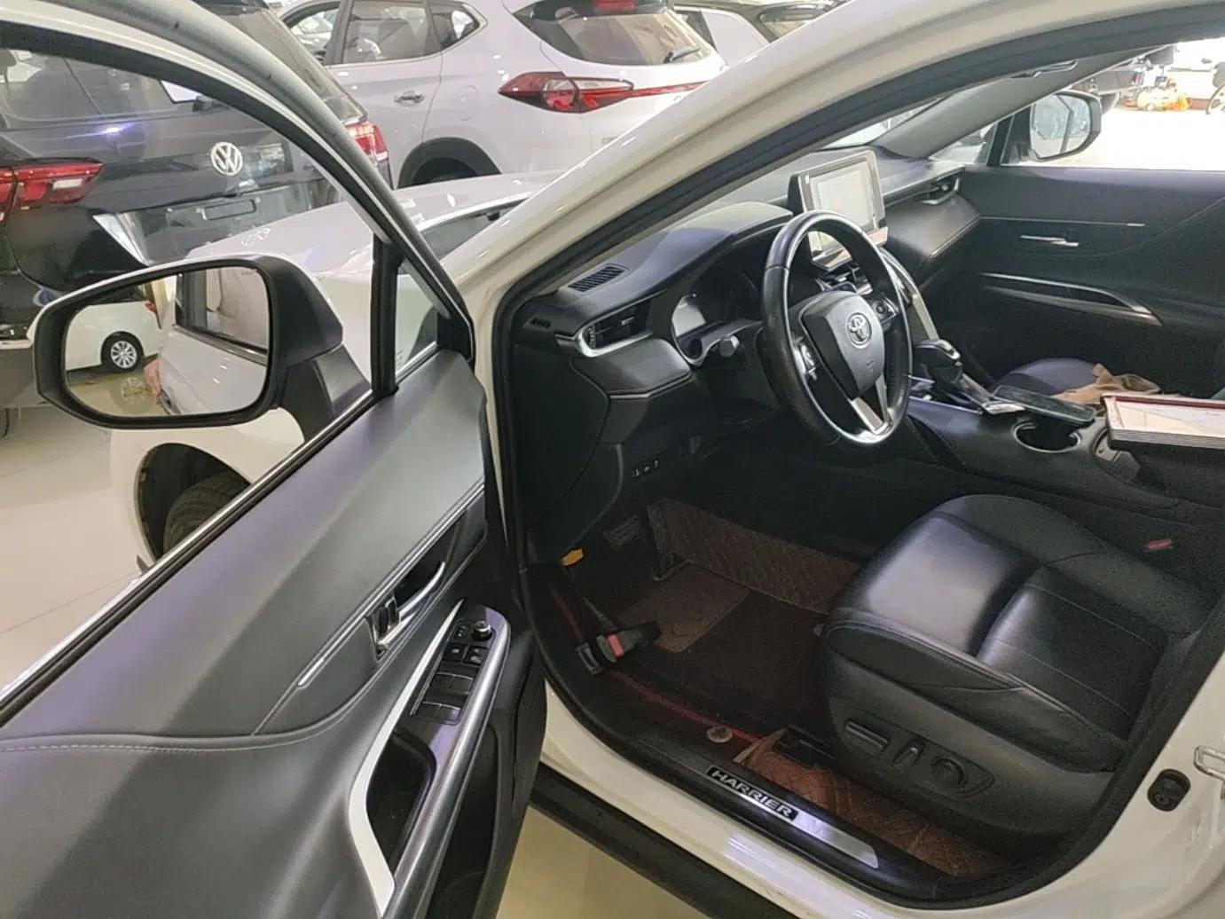 Toyota Harrier 2022 2.0L CVT Two-Wheel Drive Luxury Edition — миниатюра 18