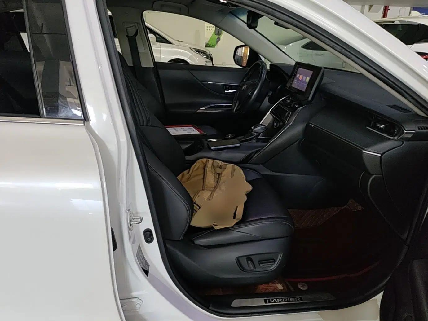 Toyota Harrier 2022 2.0L CVT Two-Wheel Drive Luxury Edition — миниатюра 19