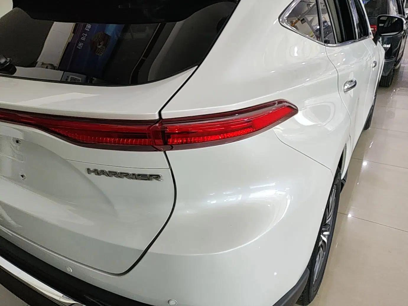 Toyota Harrier 2022 2.0L CVT Two-Wheel Drive Luxury Edition — миниатюра 9