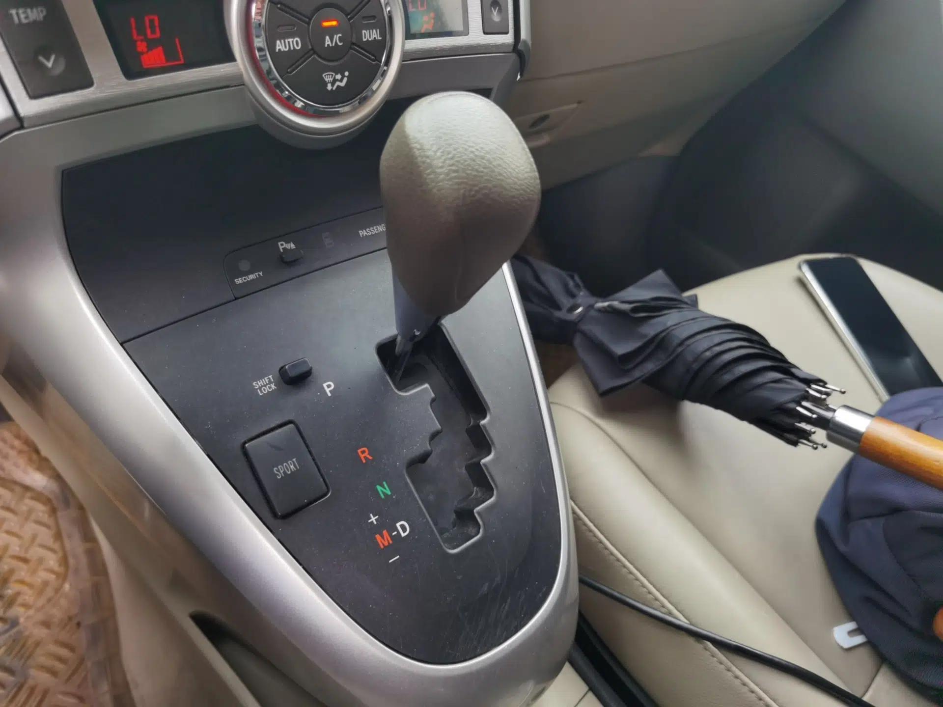 Toyota Verso 2011 180G CVT Luxury Multi-Function Version — миниатюра 14