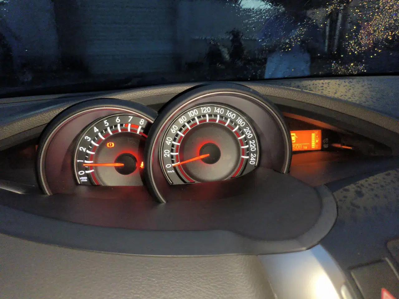 Toyota Verso 2014 Starlight 180E CVT Elite Edition — миниатюра 11