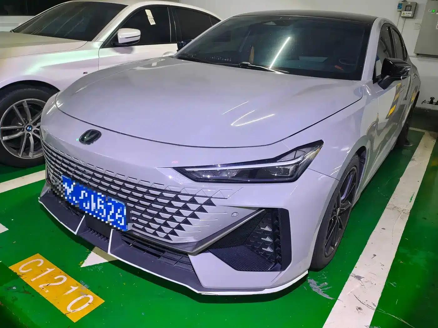 Changan UNI-V 2023 1.5T Premium Edition — миниатюра 1