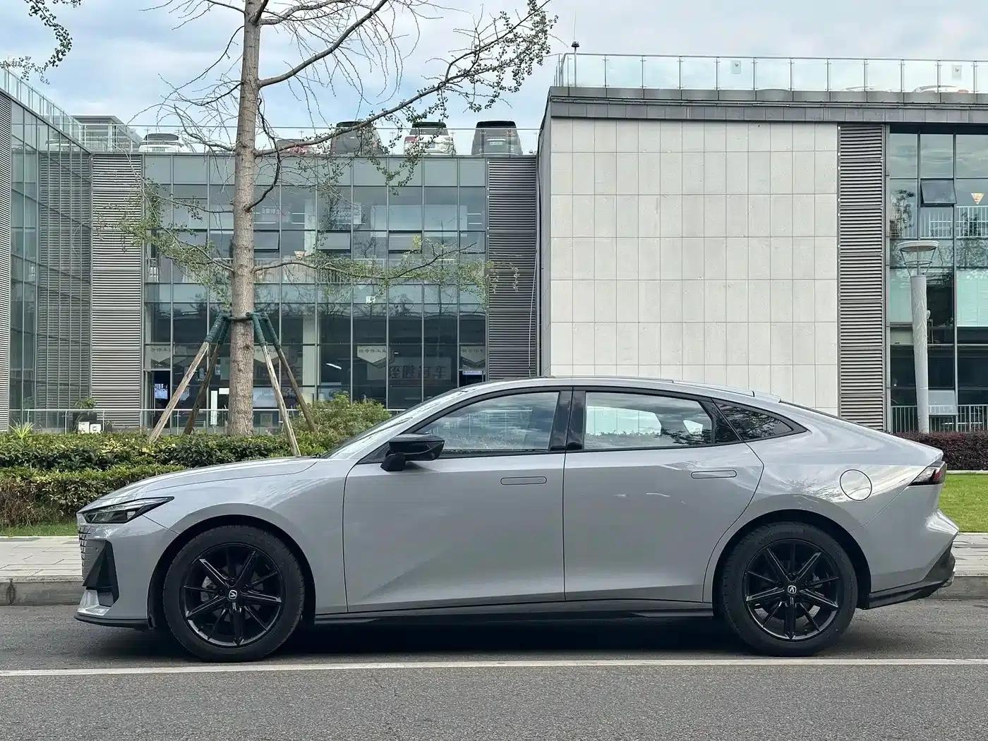 Changan UNI-V 2023 1.5T Premium Edition — миниатюра 2