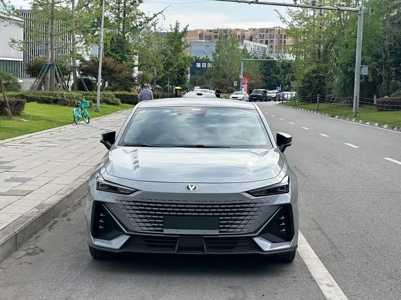 Changan UNI-V 2023 1.5T Premium Edition — миниатюра 3