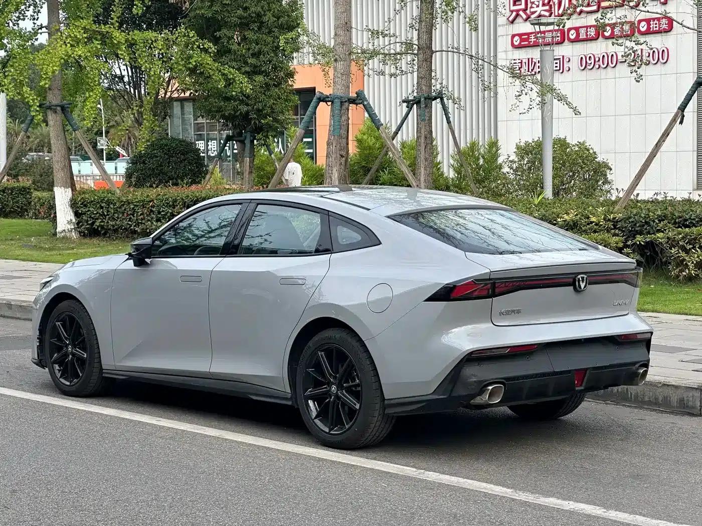 Changan UNI-V 2023 1.5T Premium Edition — миниатюра 4