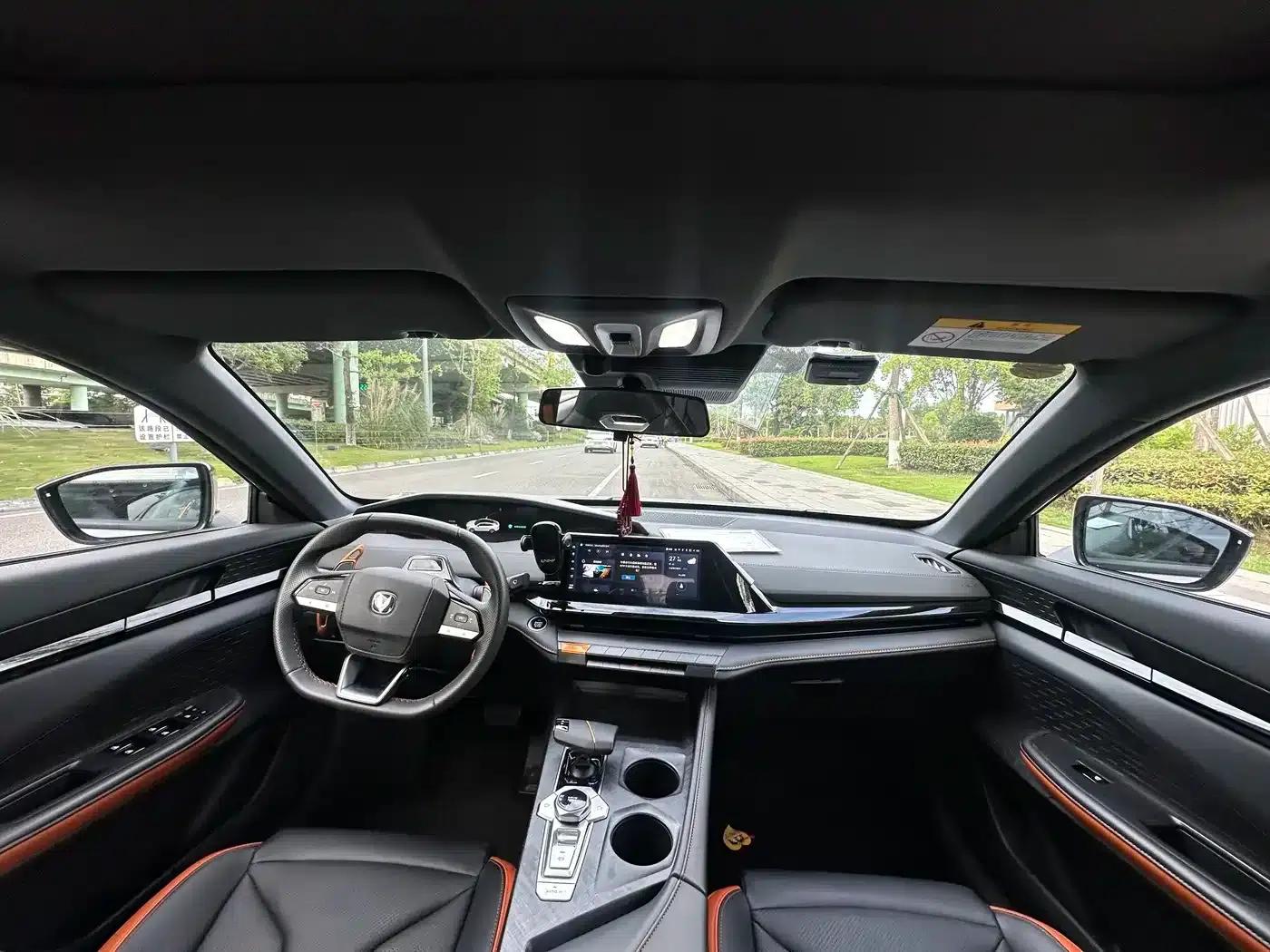 Changan UNI-V 2023 1.5T Premium Edition — миниатюра 6