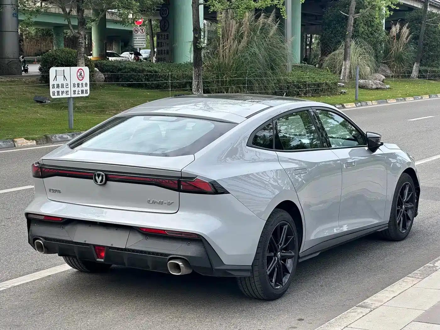 Changan UNI-V 2023 1.5T Premium Edition — миниатюра 7