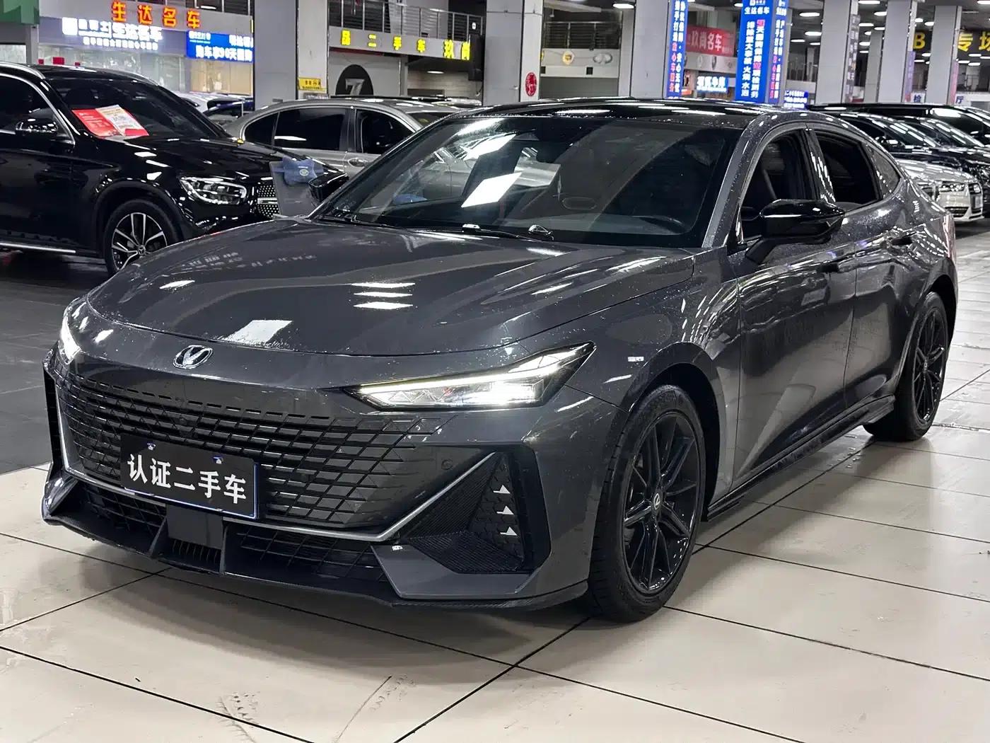 Changan UNI-V 2023 1.5T Premium Edition — миниатюра 1