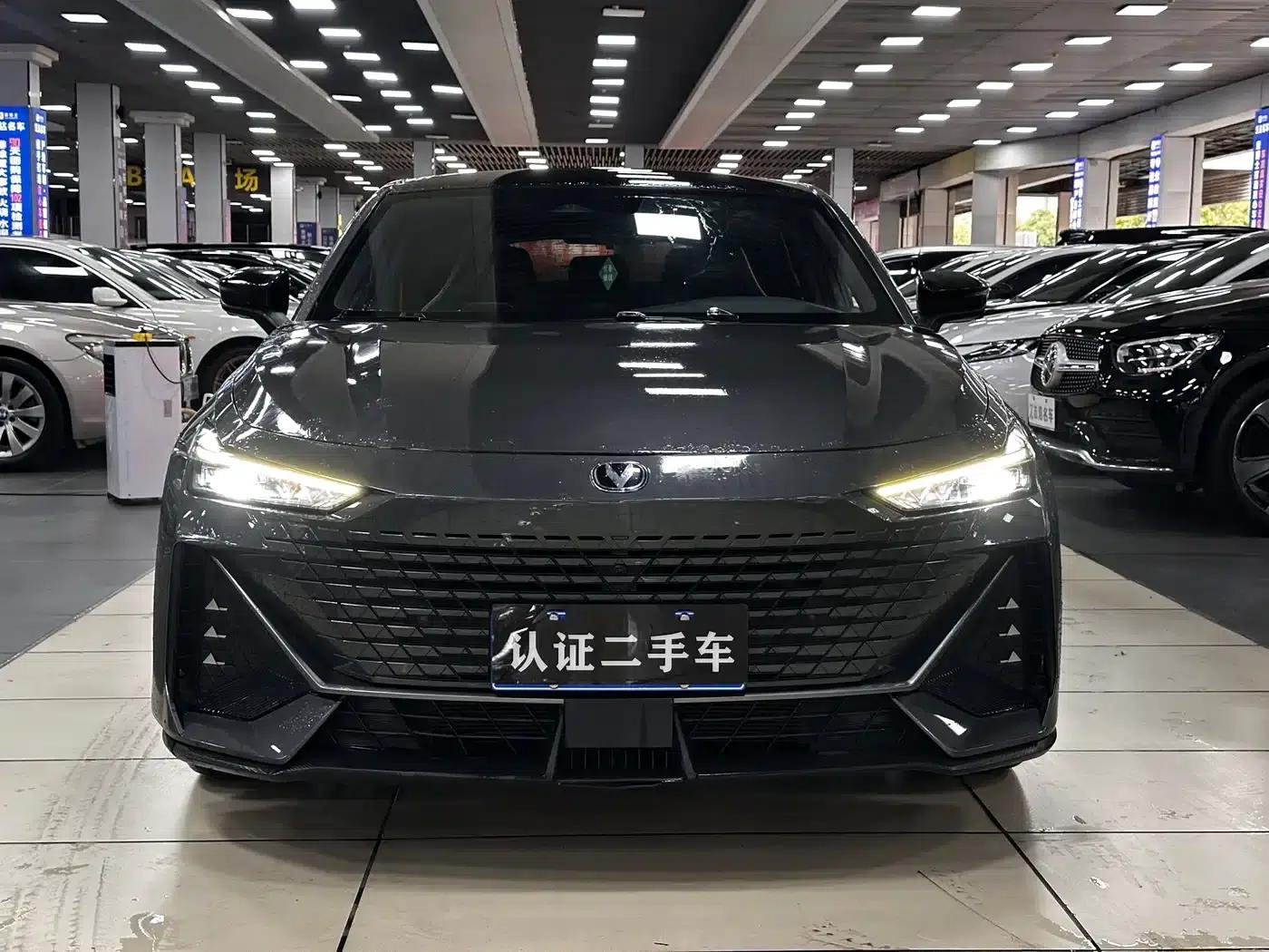 Changan UNI-V 2023 1.5T Premium Edition — миниатюра 2