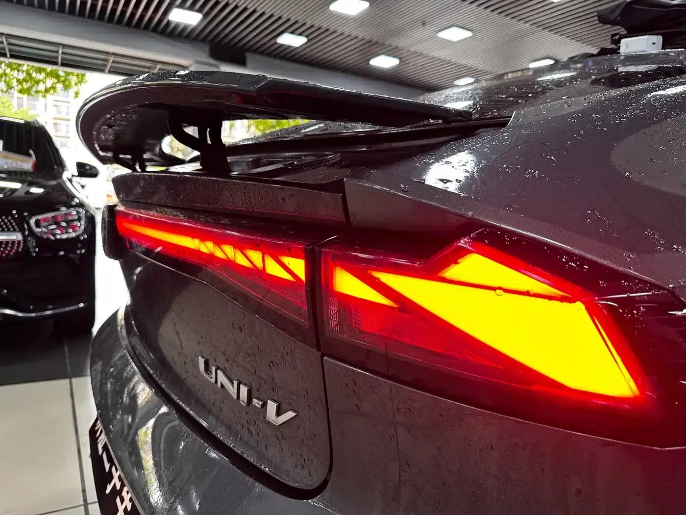 Changan UNI-V 2023 1.5T Premium Edition — миниатюра 16