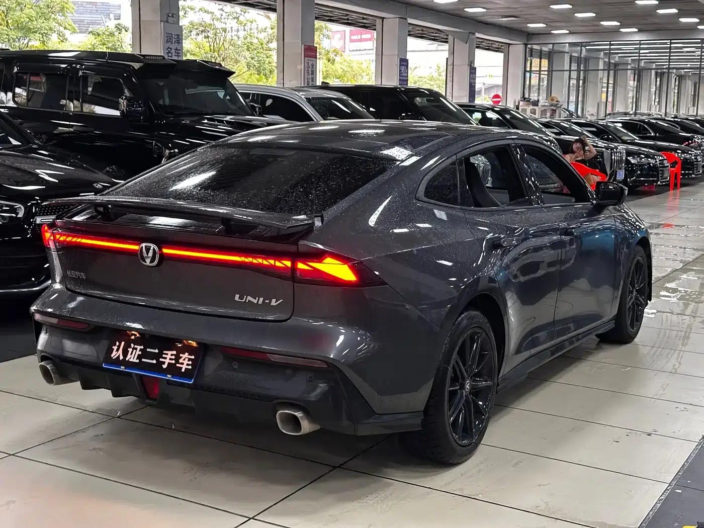 Changan UNI-V 2023 1.5T Premium Edition — миниатюра 4