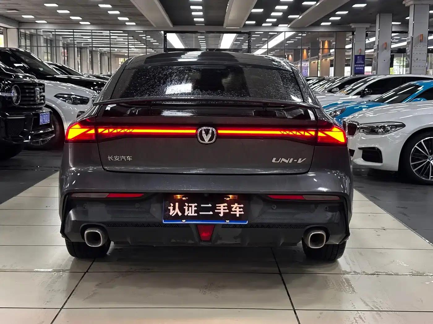 Changan UNI-V 2023 1.5T Premium Edition — миниатюра 5