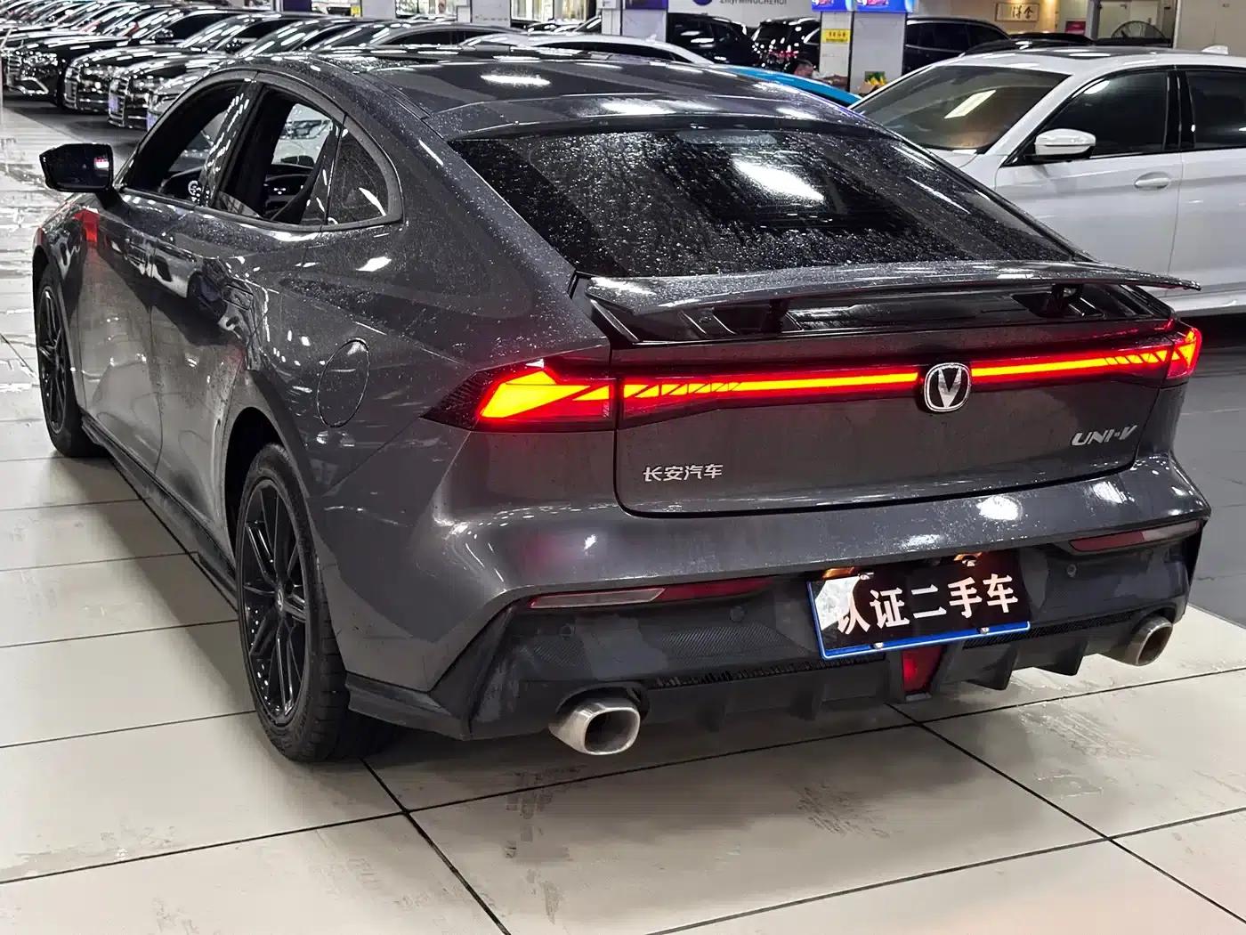 Changan UNI-V 2023 1.5T Premium Edition — миниатюра 6