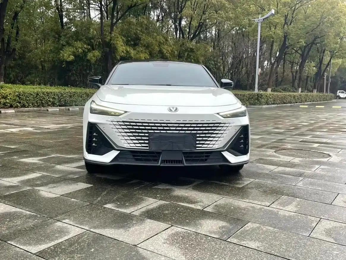 Changan UNI-V 2022 1.5T Premium Edition — миниатюра 2